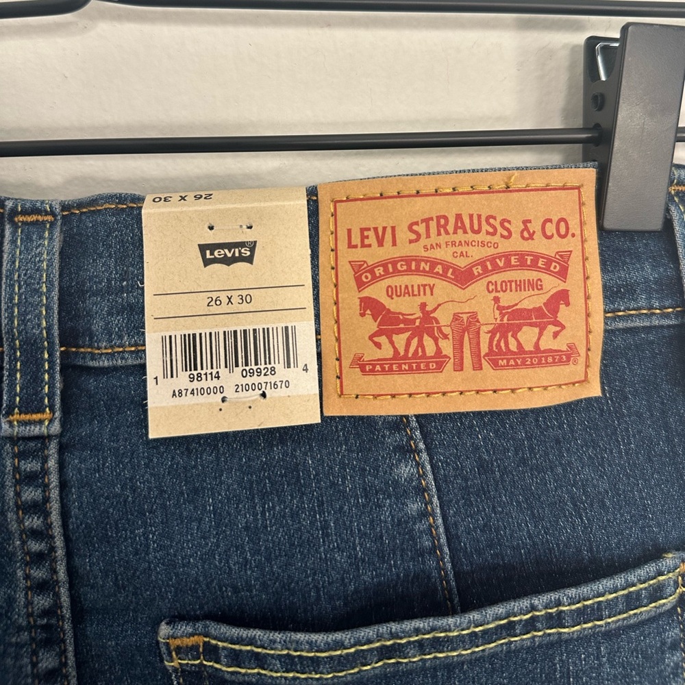 NWT Levi's Tailored 724 High Rise Slim Straight Jeans - Picture 8 of 8